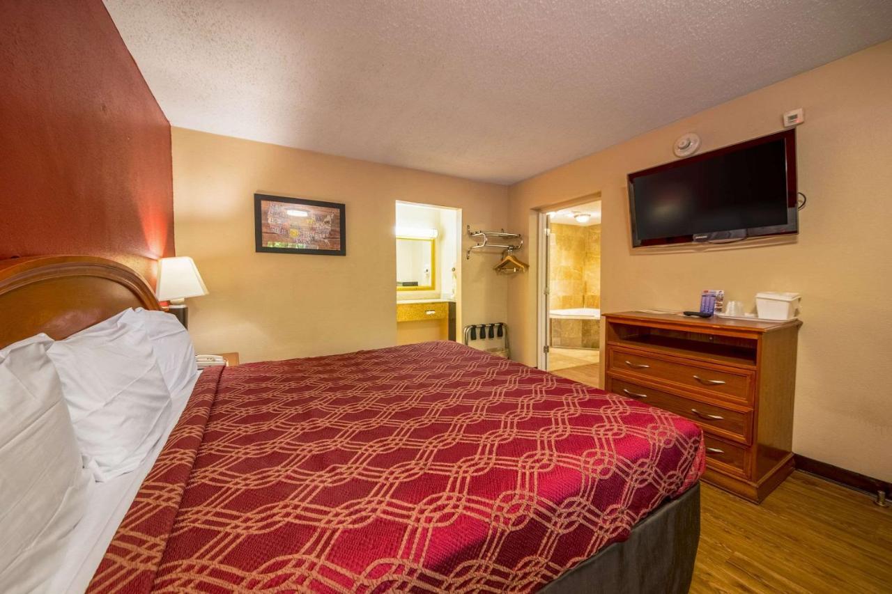 Econo Lodge Mount Laurel Exterior photo